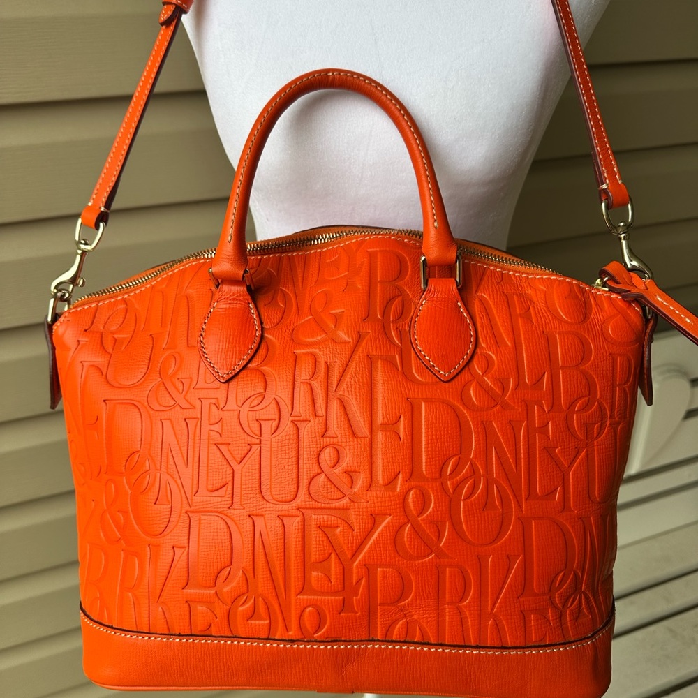 Bright orange Dooney & Bourke handbag EUC - Picture 2 of 7